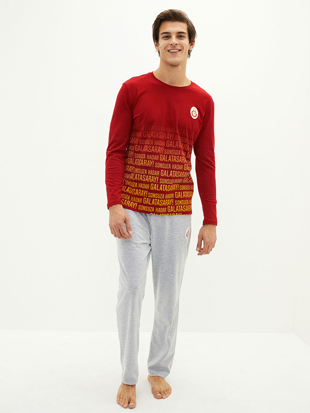 Gri Standart Kalıp Galatasaray Baskılı Erkek Taraftar Pijama Takımı