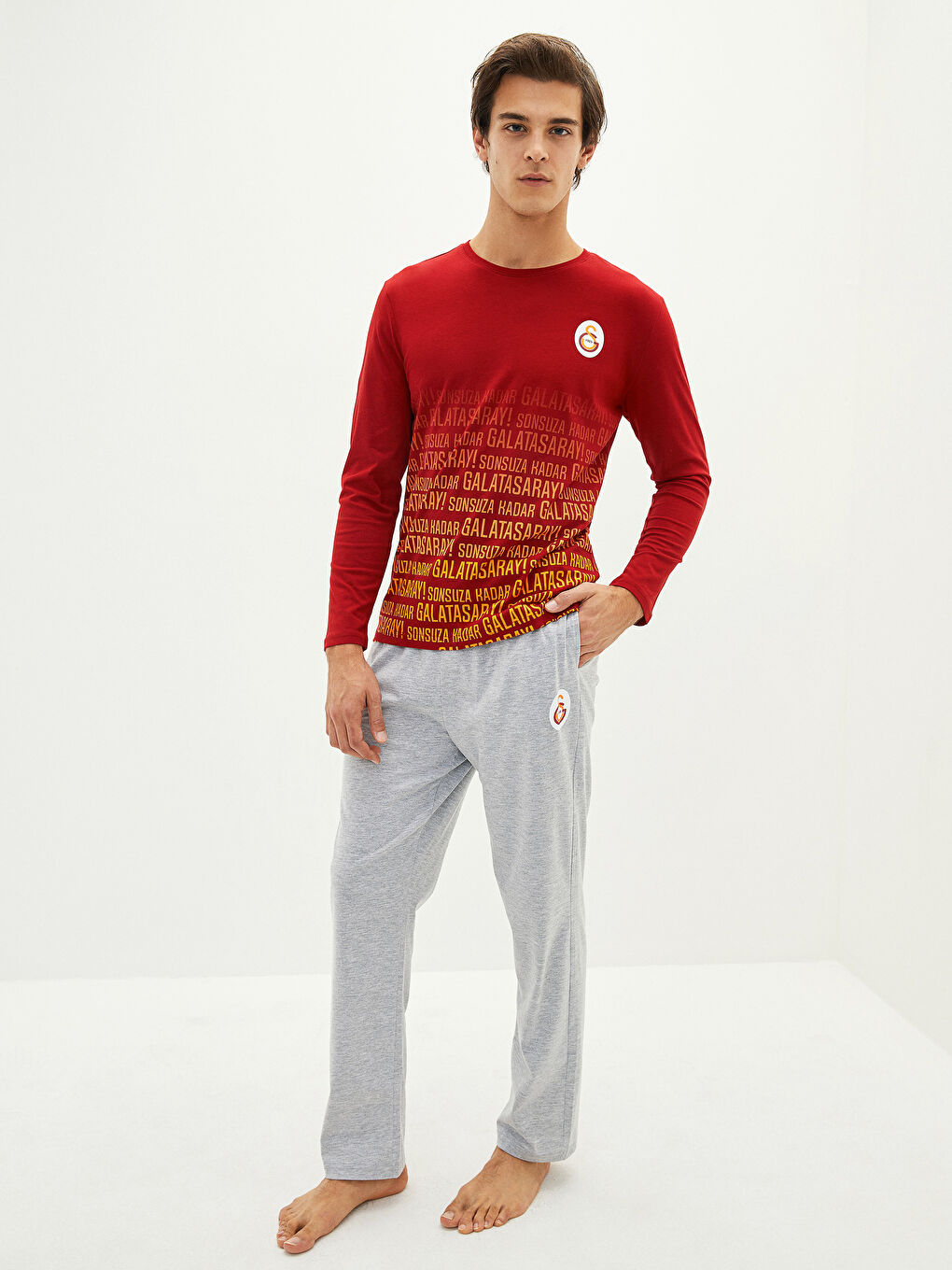 Gri Standart Kalıp Galatasaray Baskılı Erkek Taraftar Pijama Takımı-1
