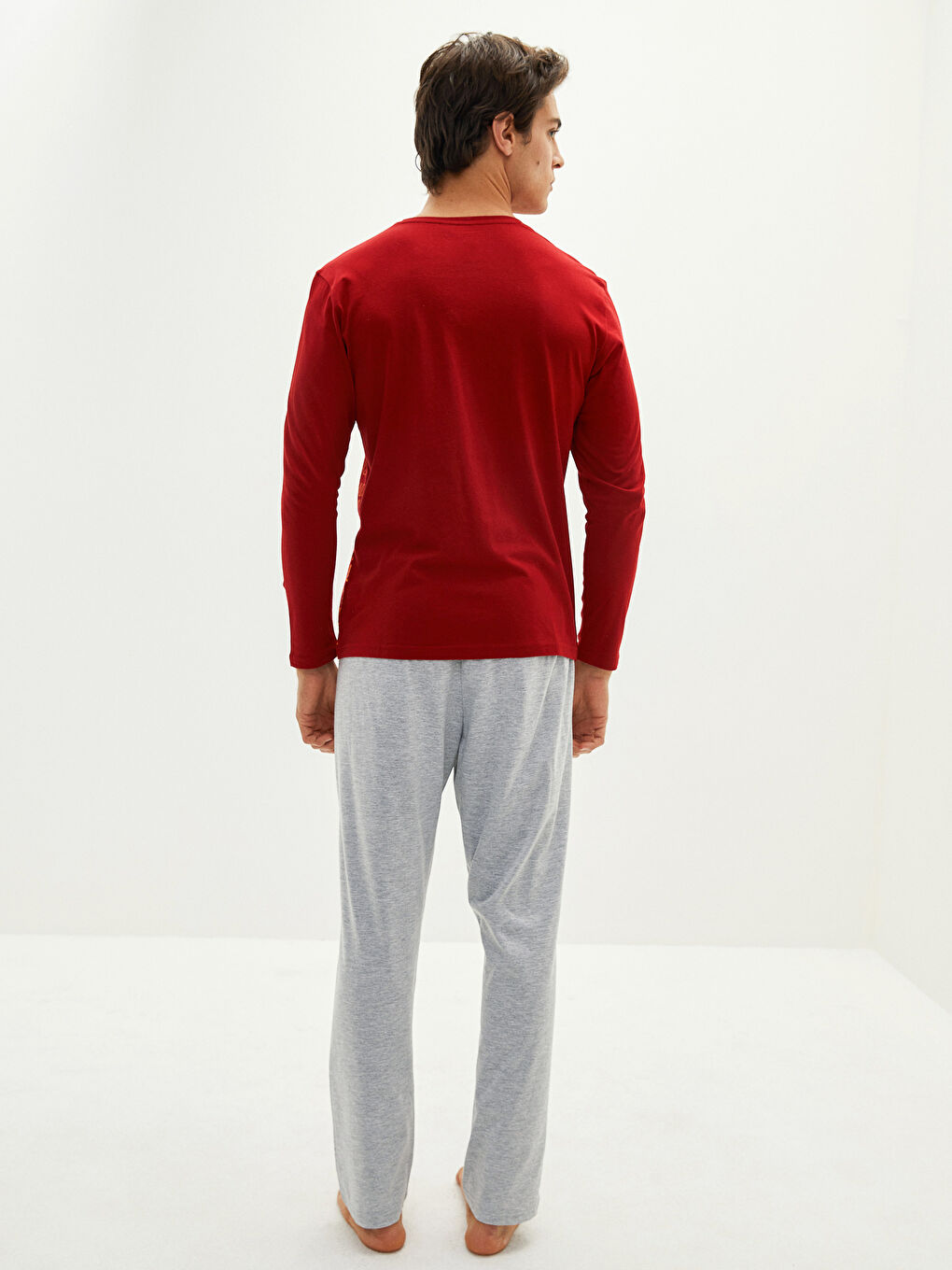 Gri Standart Kalıp Galatasaray Baskılı Erkek Taraftar Pijama Takımı-2