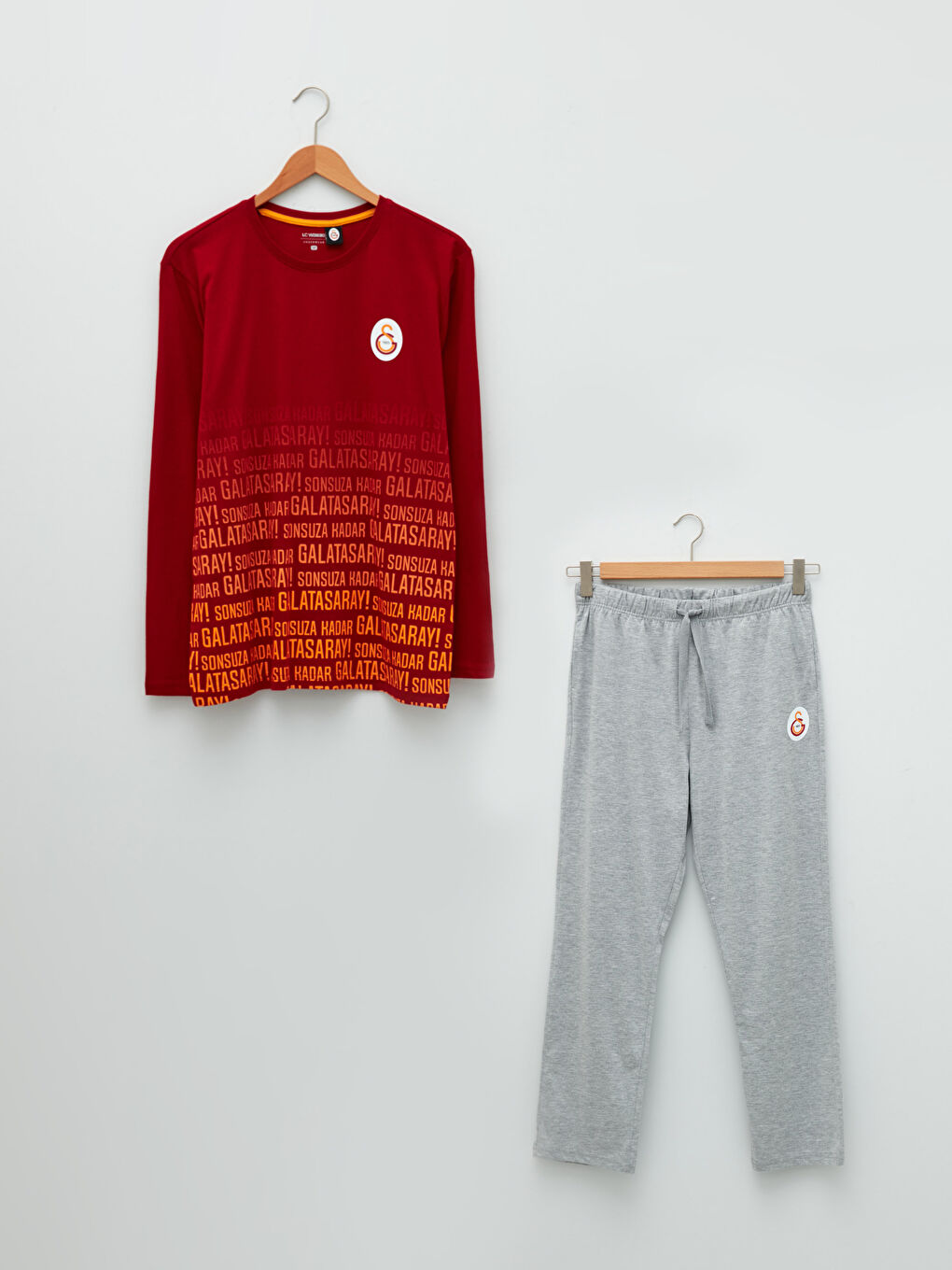 Gri Standart Kalıp Galatasaray Baskılı Erkek Taraftar Pijama Takımı-4