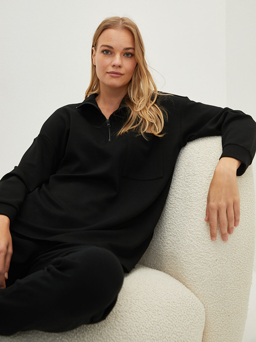 Siyah Dik Yaka Düz Cep Detaylı Uzun Kollu Kadın Pijama Üst