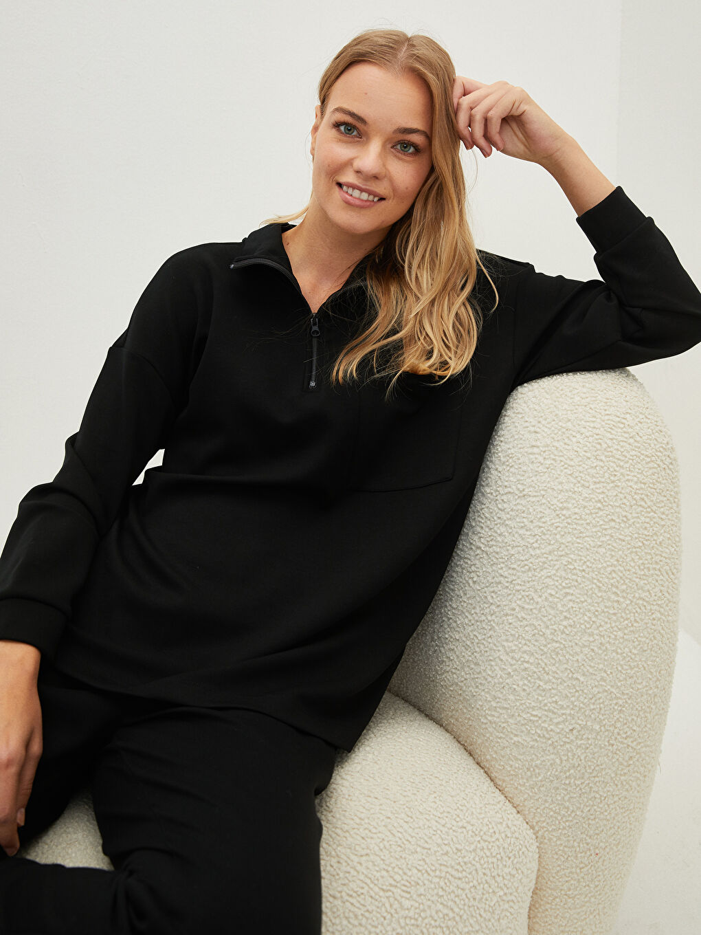 Siyah Dik Yaka Düz Cep Detaylı Uzun Kollu Kadın Pijama Üst-1