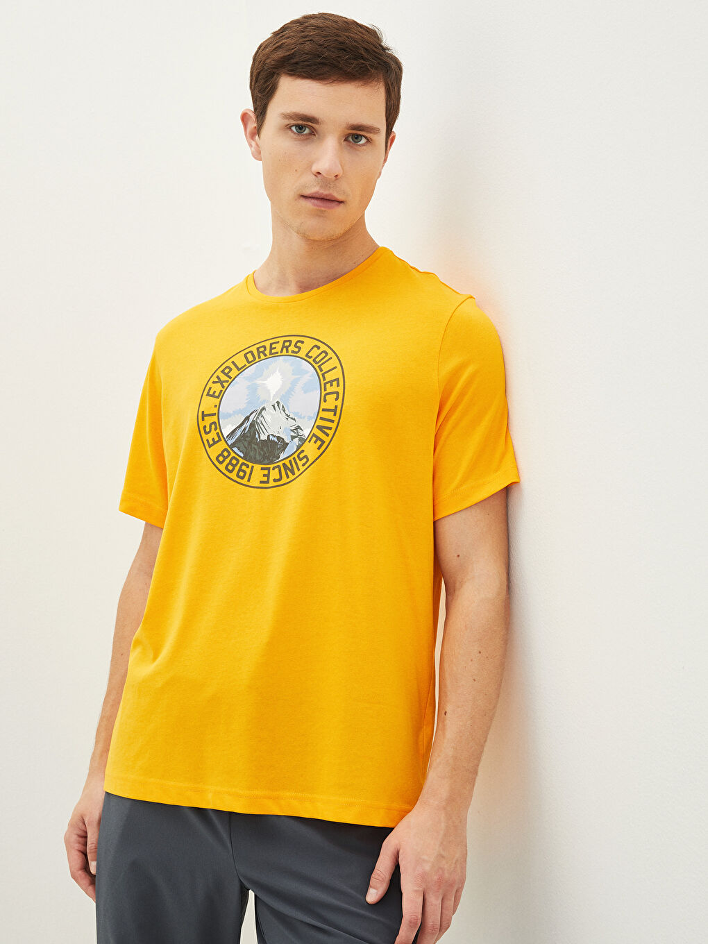 Turuncu Bisiklet Yaka Kısa Kollu Baskılı Erkek Tişört-1