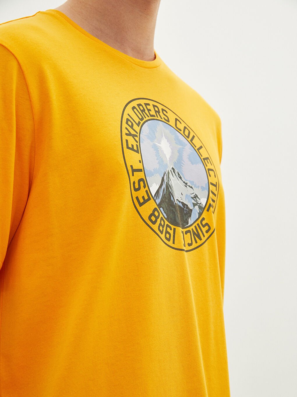 Turuncu Bisiklet Yaka Kısa Kollu Baskılı Erkek Tişört-2