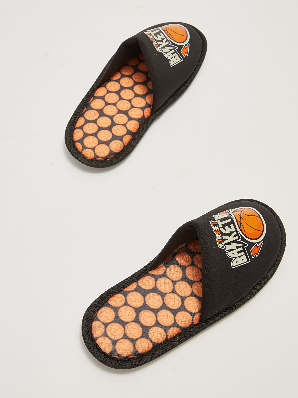 Siyah Baskılı Önü Kapalı Erkek Çocuk Ev Terliği-2