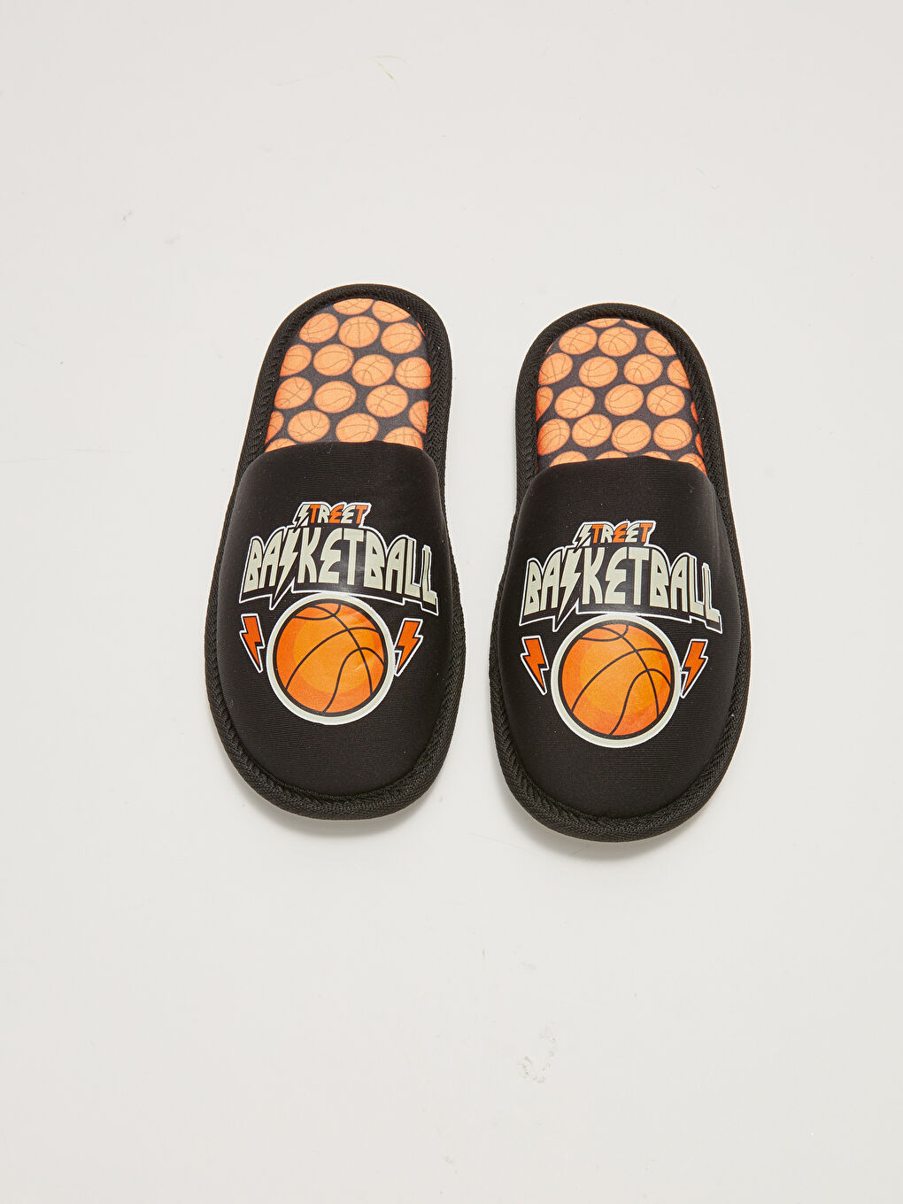 Siyah Baskılı Önü Kapalı Erkek Çocuk Ev Terliği-4