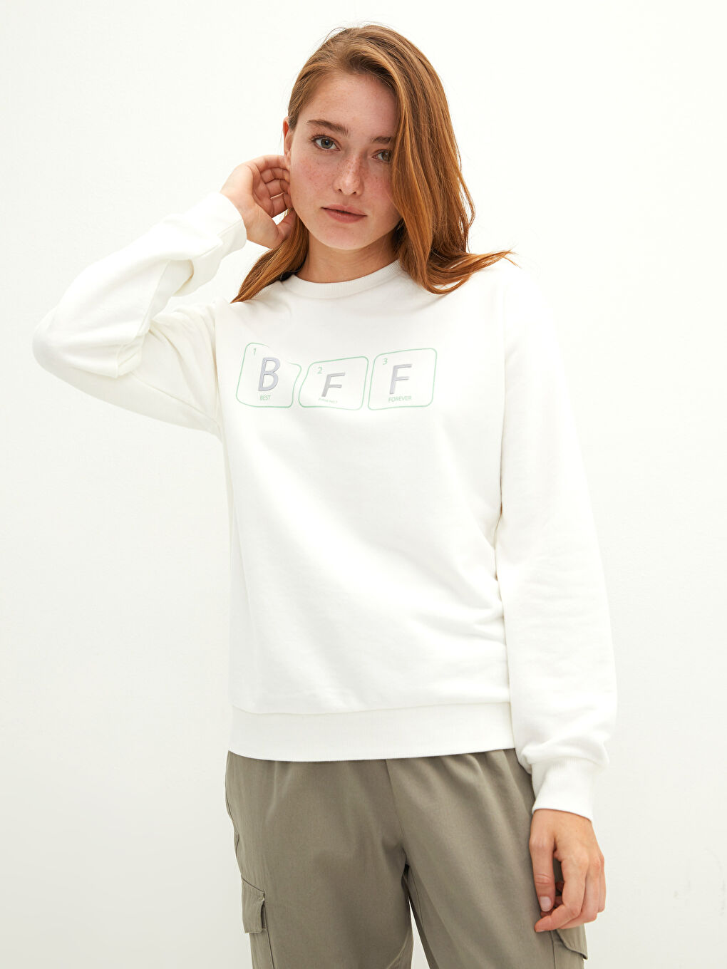Ekru Bisiklet Yaka Baskılı Uzun Kollu Kadın Sweatshirt-1