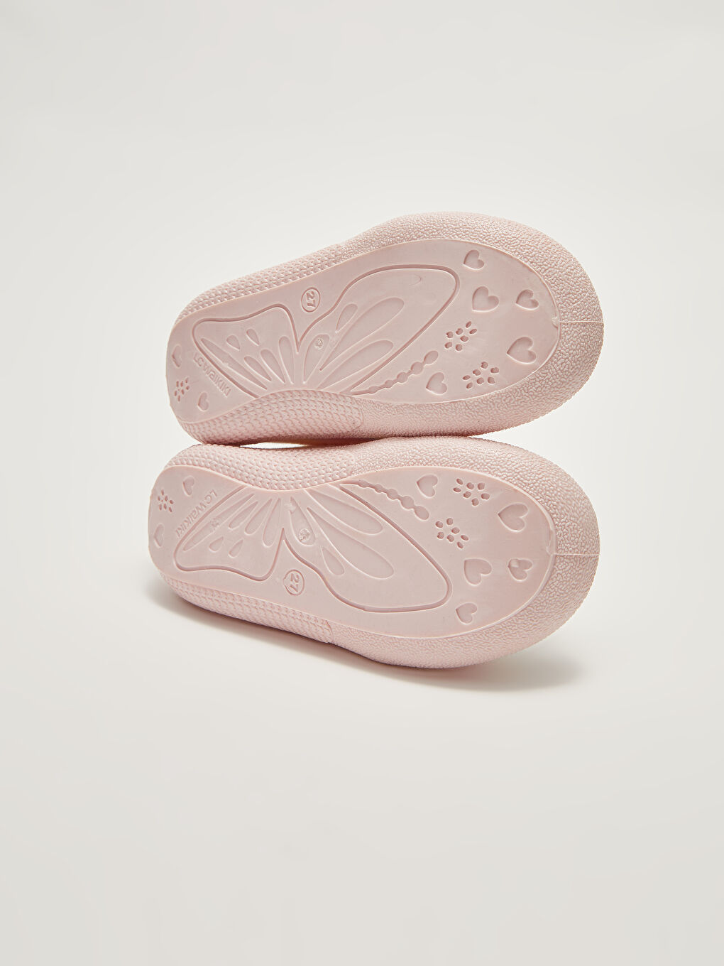 Домашние тапочки для девочек с аппликацией в форме сердца и застежкой-липучкой-4