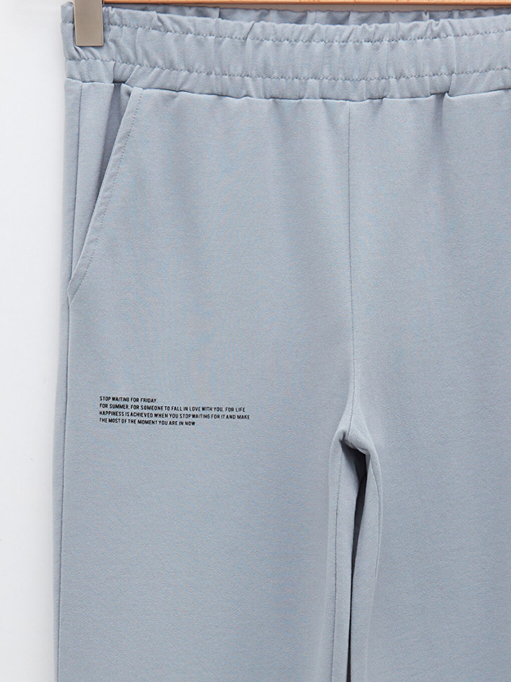 Gri Beli Lastikli Baskılı Cep Detaylı Kadın Eşofman Altı-6