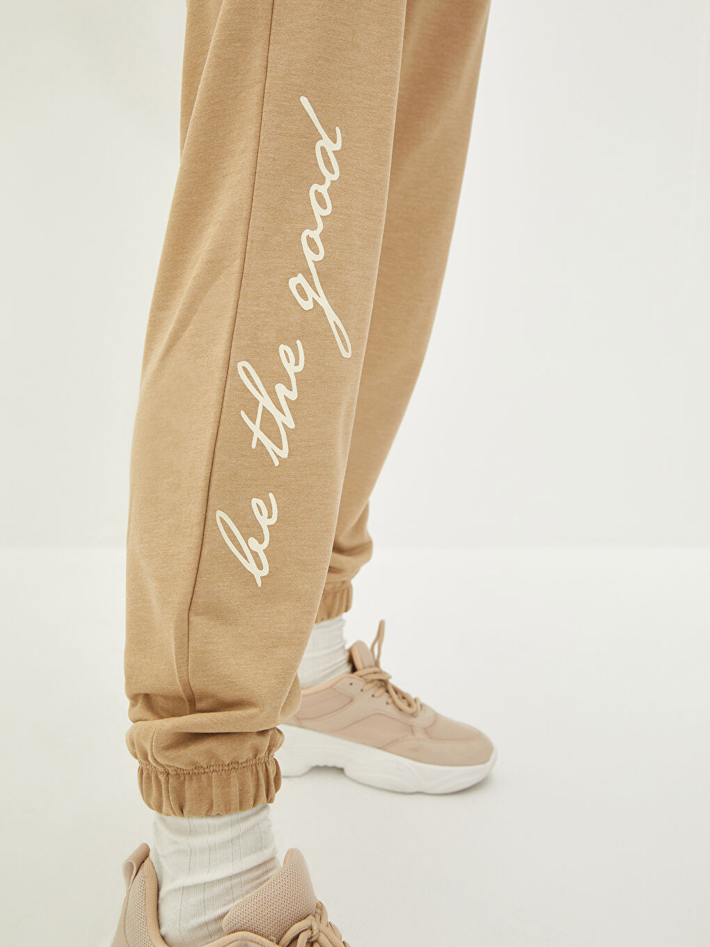 بنطلون رياضي بخصر مطاطي بتفاصيل جيب مطبوع للسيدات-3