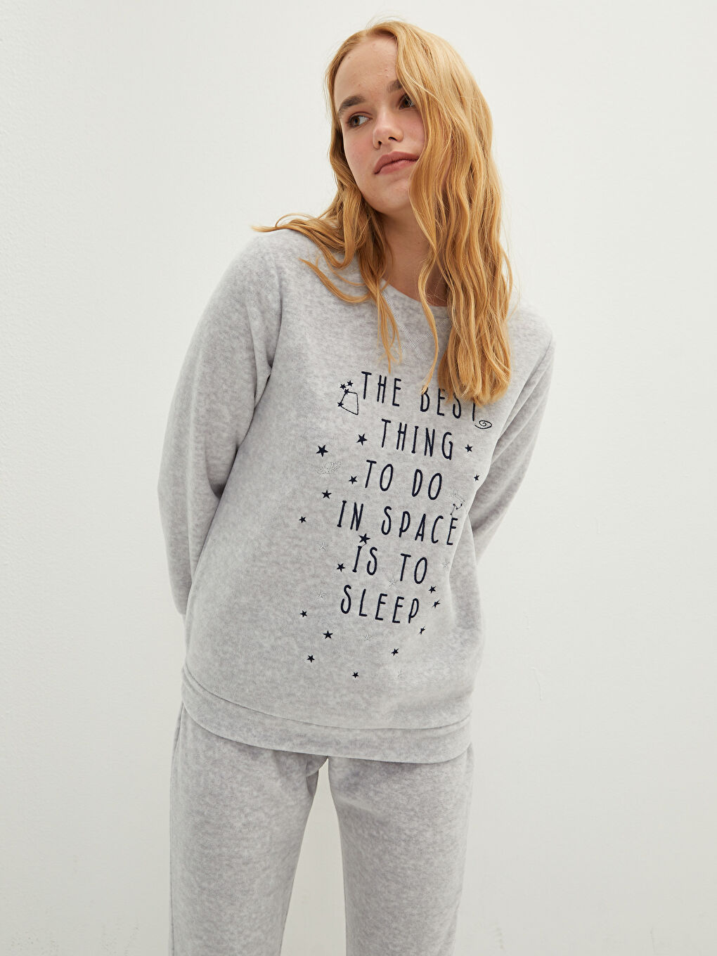 Gri Bisiklet Yaka Baskılı Uzun Kollu Polar Kadın Pijama Takımı-1