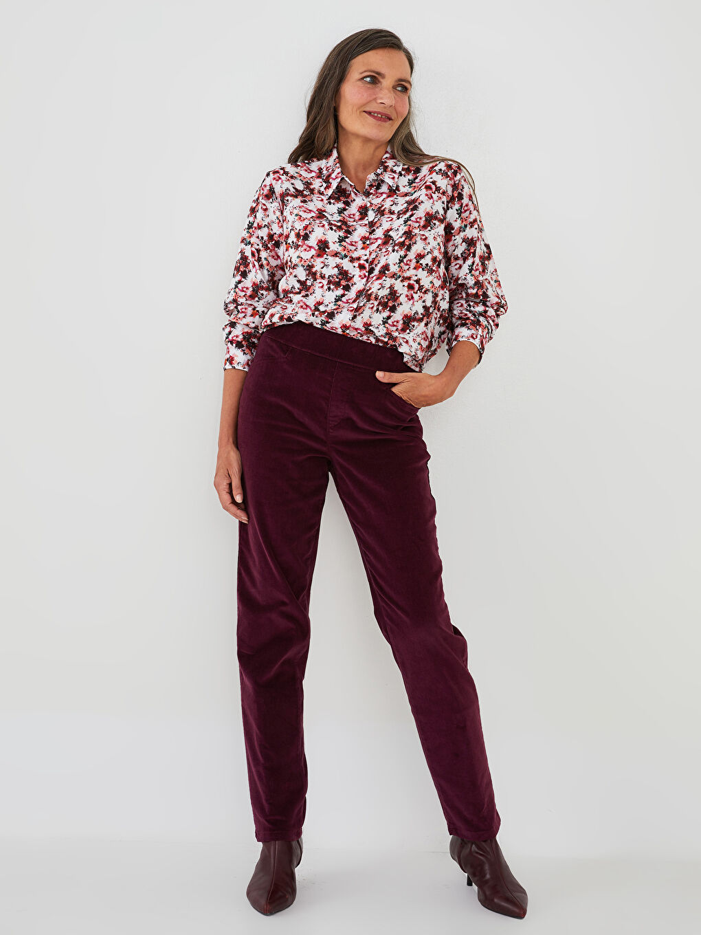 Samt-Hose für Damen mit Schlanker Passform und Elastischem Bund