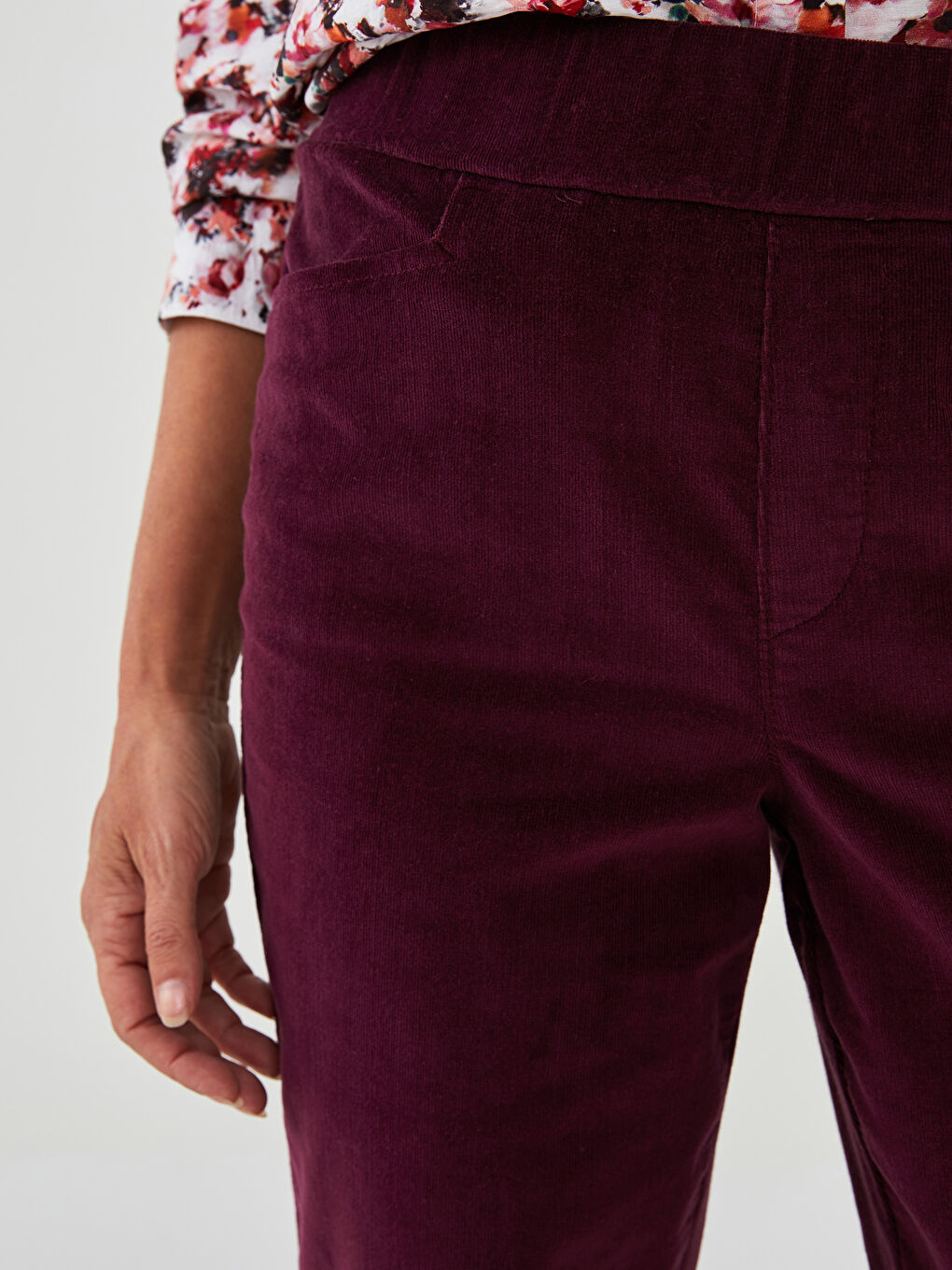Samt-Hose für Damen mit Schlanker Passform und Elastischem Bund-4