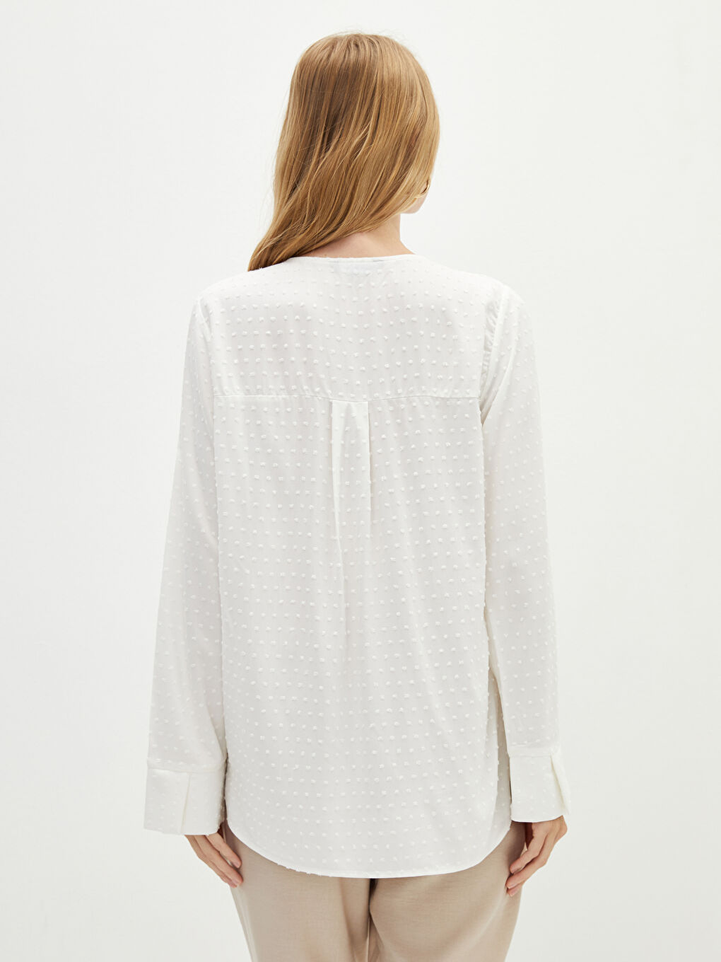 Ekru V Yaka Puantiyeli Uzun Kollu Viskon Kadın Bluz-4