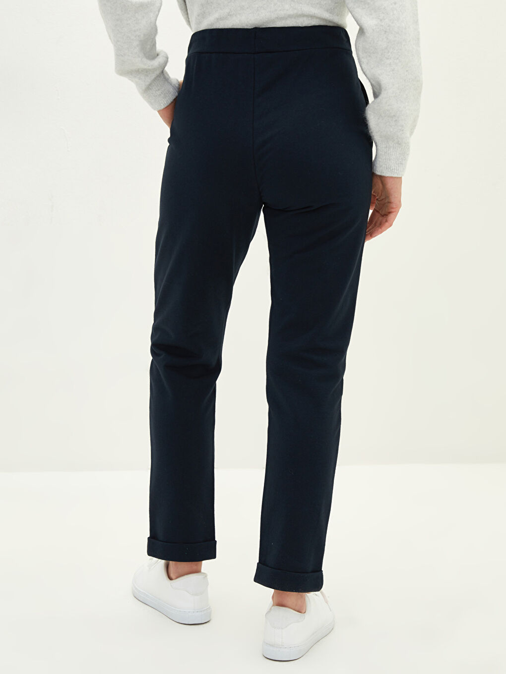 Elastic Waist Regular Pocket Detailed Women's Sweatpants-4