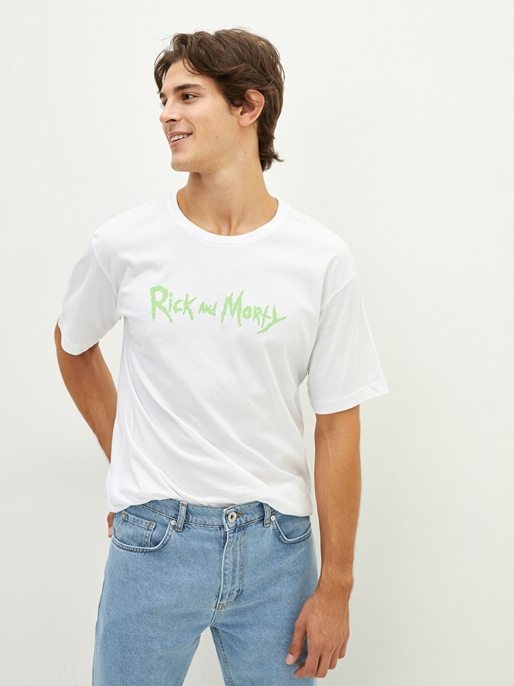 Beyaz Bisiklet Yaka Kısa Kollu Rick and Morty Baskılı Penye Erkek Tişört-2