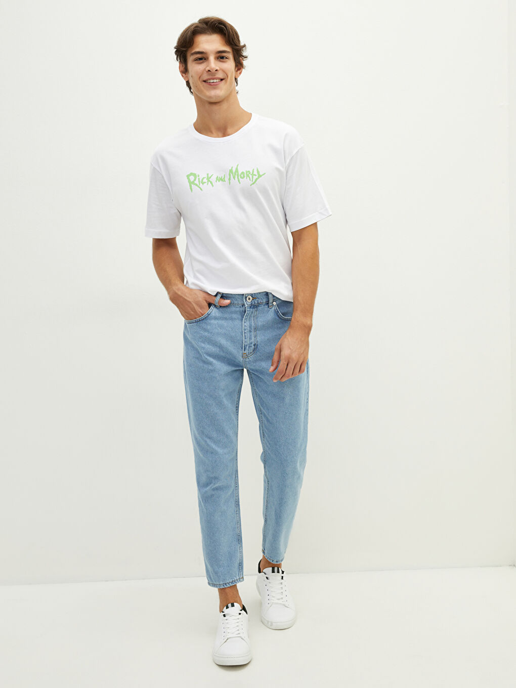 Beyaz Bisiklet Yaka Kısa Kollu Rick and Morty Baskılı Penye Erkek Tişört-3