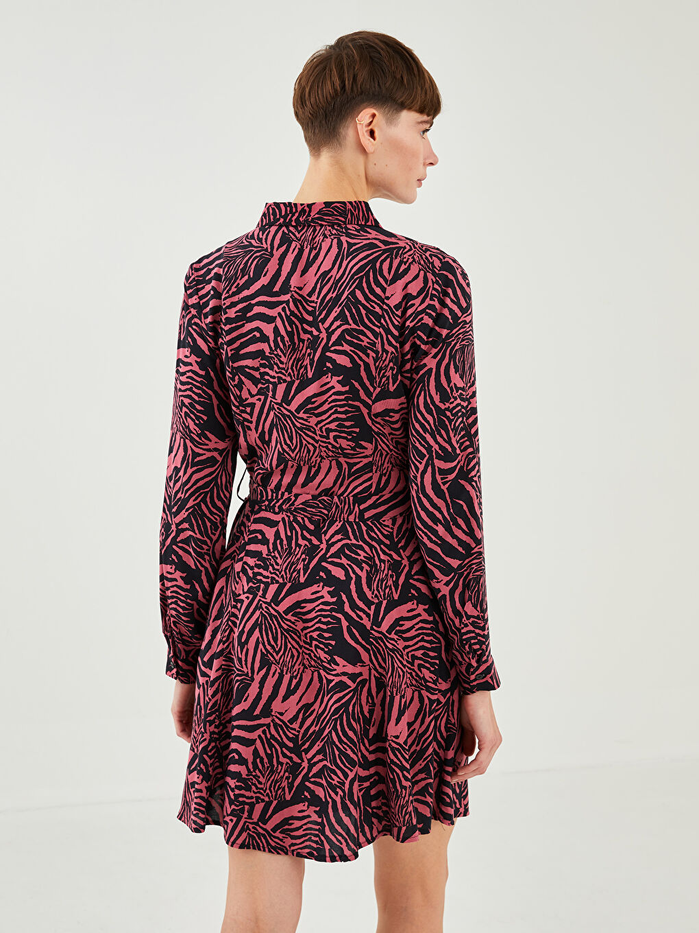 LCW Vision Платье с отложным воротником, длинным рукавом, с принтом, из вискозы для женщин-4