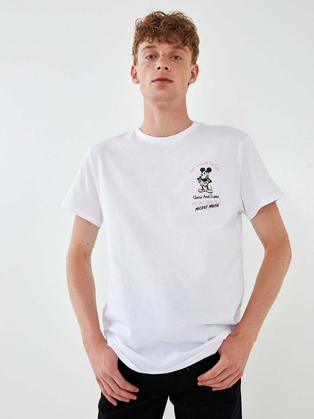 Beyaz Bisiklet Yaka Kısa Kollu Mickey Mouse Baskılı Penye Erkek Tişört-3
