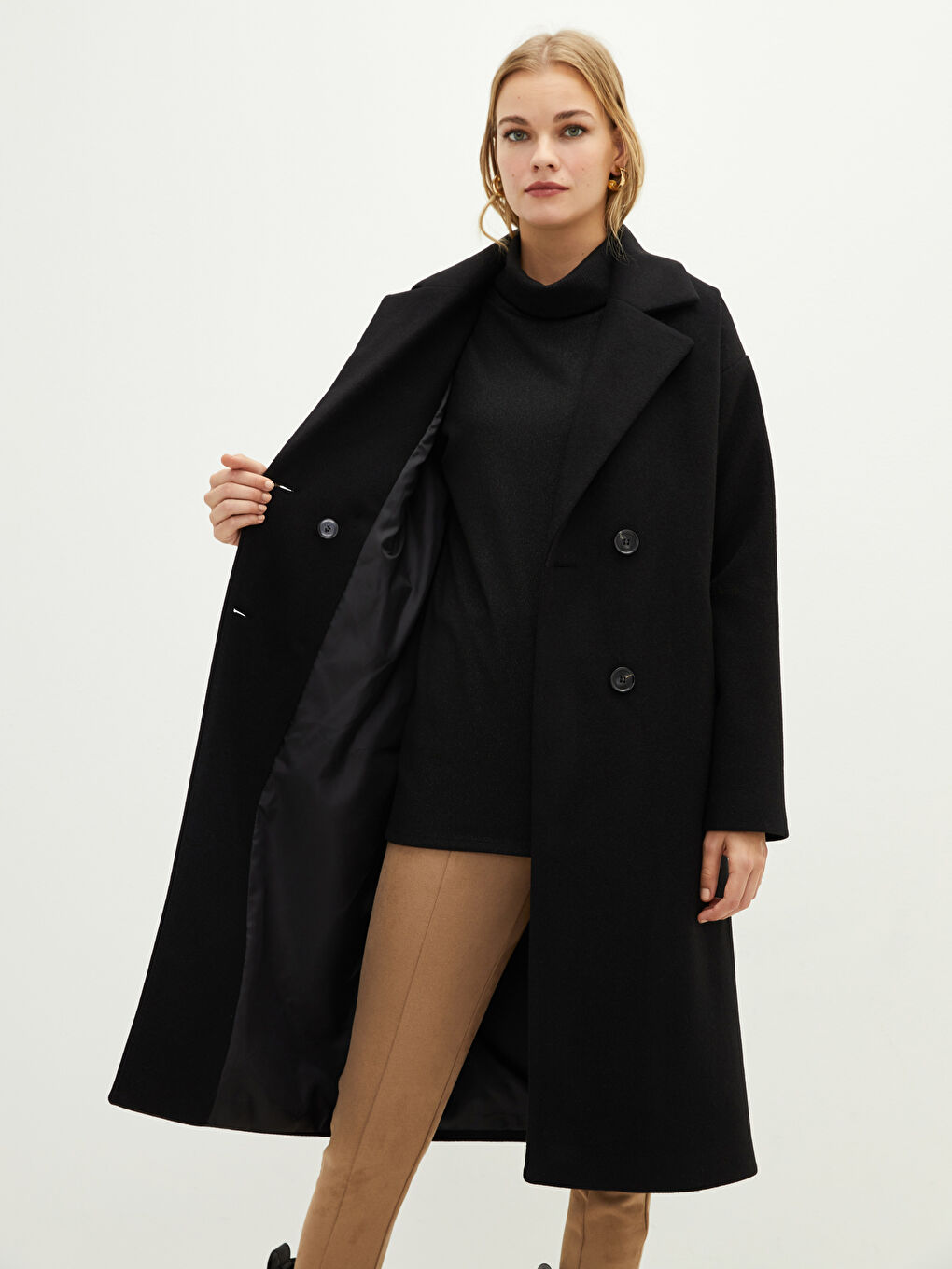 Siyah Ceket Yaka Düğme Detaylı Uzun Kollu Kadın Kaşe Kaban-1