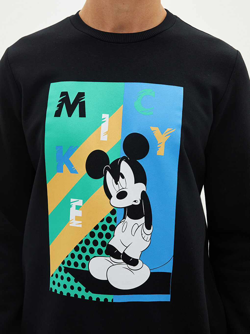 LCW Casual Yeni Siyah Bisiklet Yaka Uzun Kollu Mickey Mouse Baskılı Erkek Sweatshirt - 2