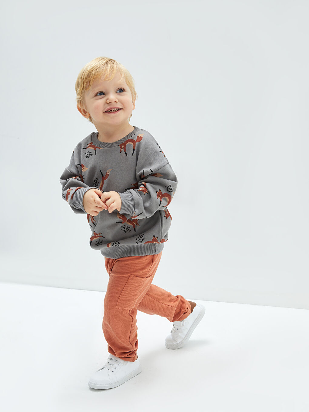 Gri Bisiklet Yaka Uzun Kollu Baskılı Erkek Bebek Sweatshirt ve Pantolon 2'li Takım