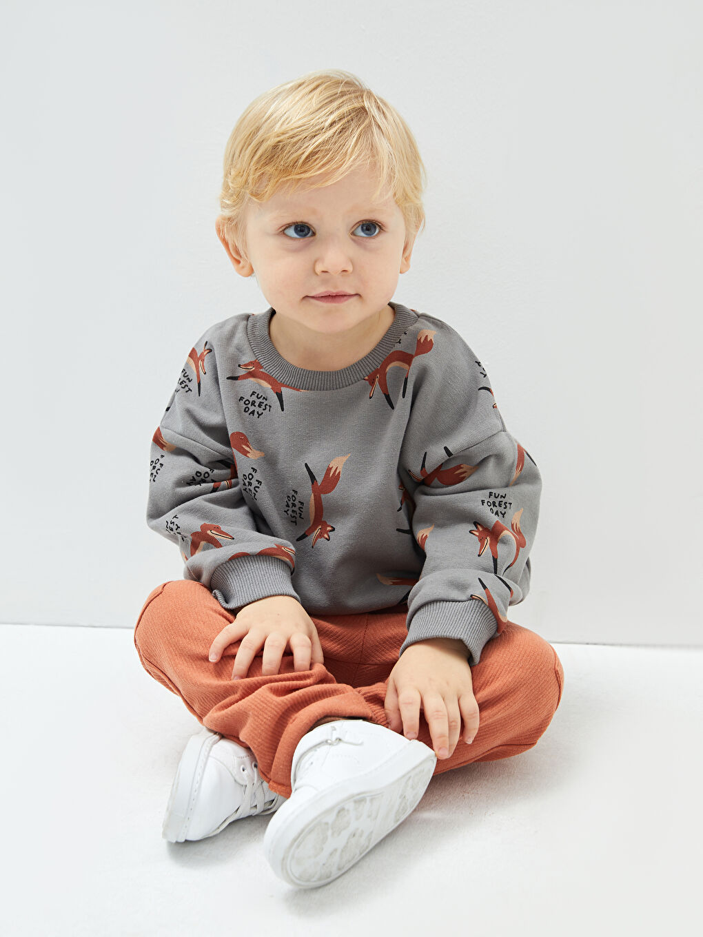 Gri Bisiklet Yaka Uzun Kollu Baskılı Erkek Bebek Sweatshirt ve Pantolon 2'li Takım-1