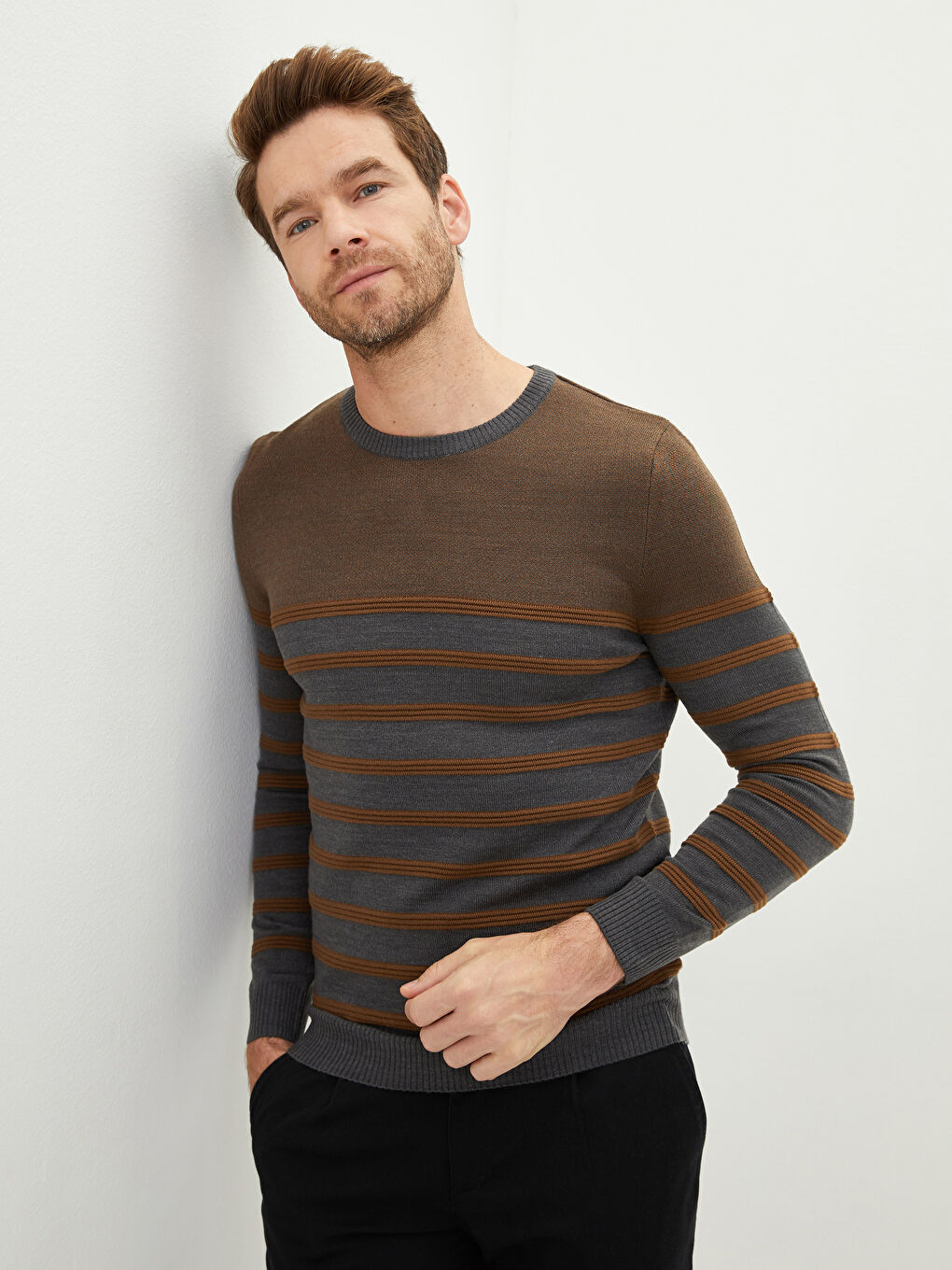 Ерлерге арналған трикотаж ұзын жеңді дөңгелек жағалы жемпір-1