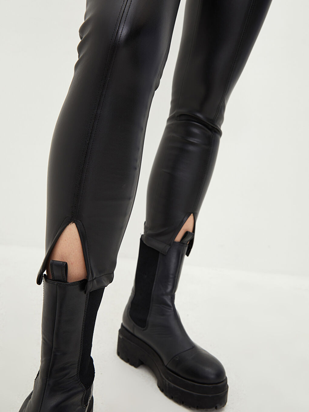 Siyah Yüksek Bel Slim Fit Deri Görünümlü Kumaş Kadın Pantolon-2