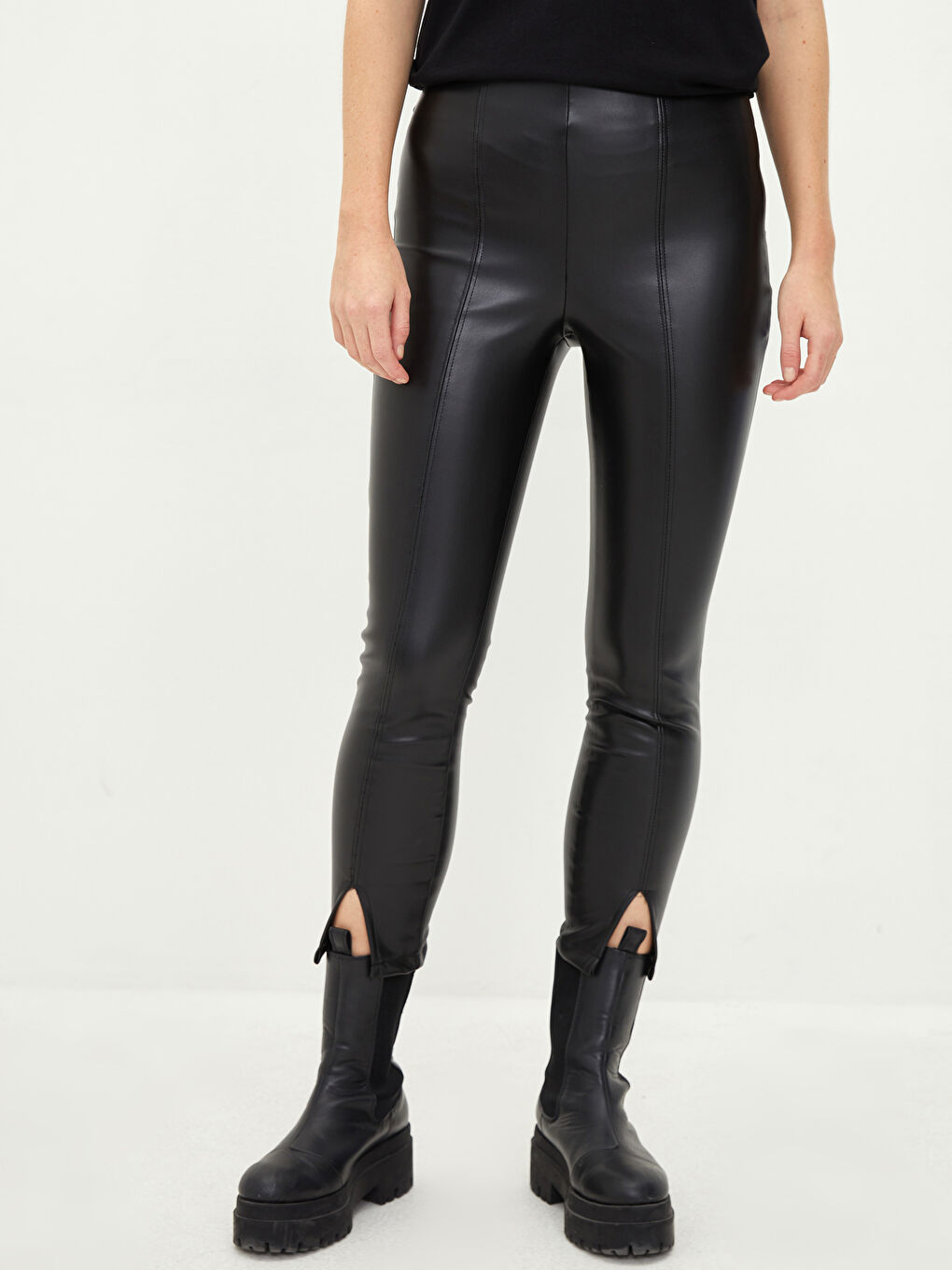 Siyah Yüksek Bel Slim Fit Deri Görünümlü Kumaş Kadın Pantolon-3