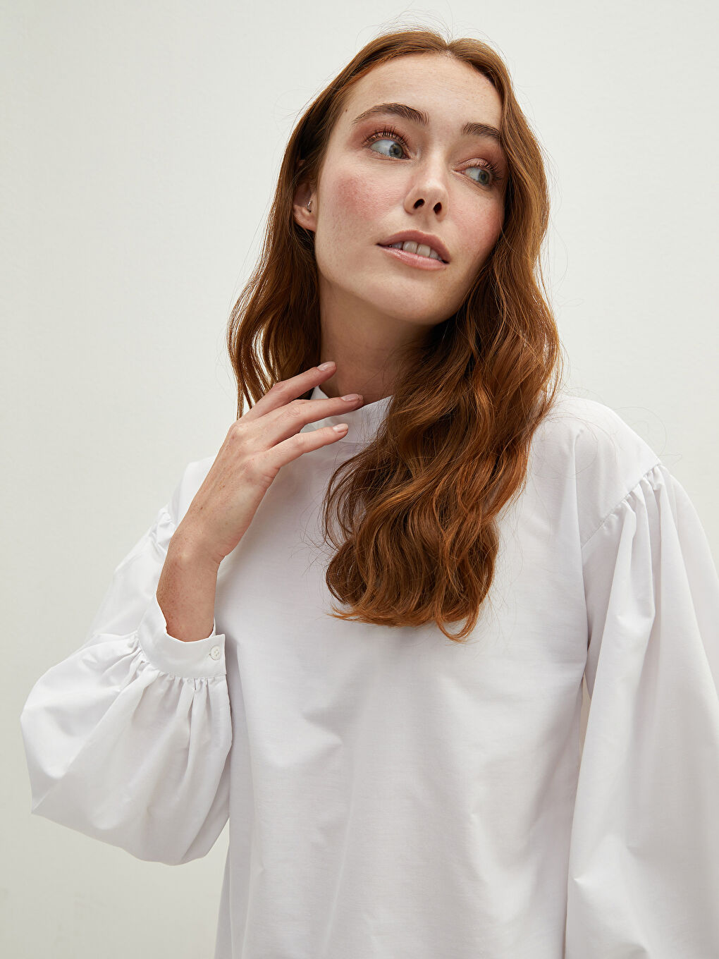 Beyaz Hakim Yaka Düz Uzun Kollu Poplin Kadın Bluz-3