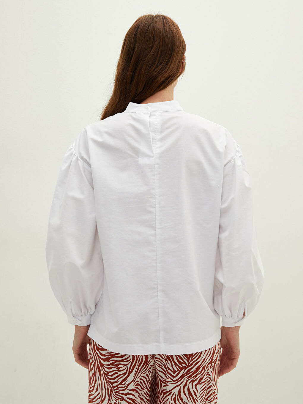 Beyaz Hakim Yaka Düz Uzun Kollu Poplin Kadın Bluz-4