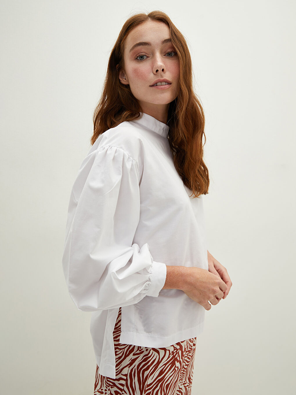 Beyaz Hakim Yaka Düz Uzun Kollu Poplin Kadın Bluz-1