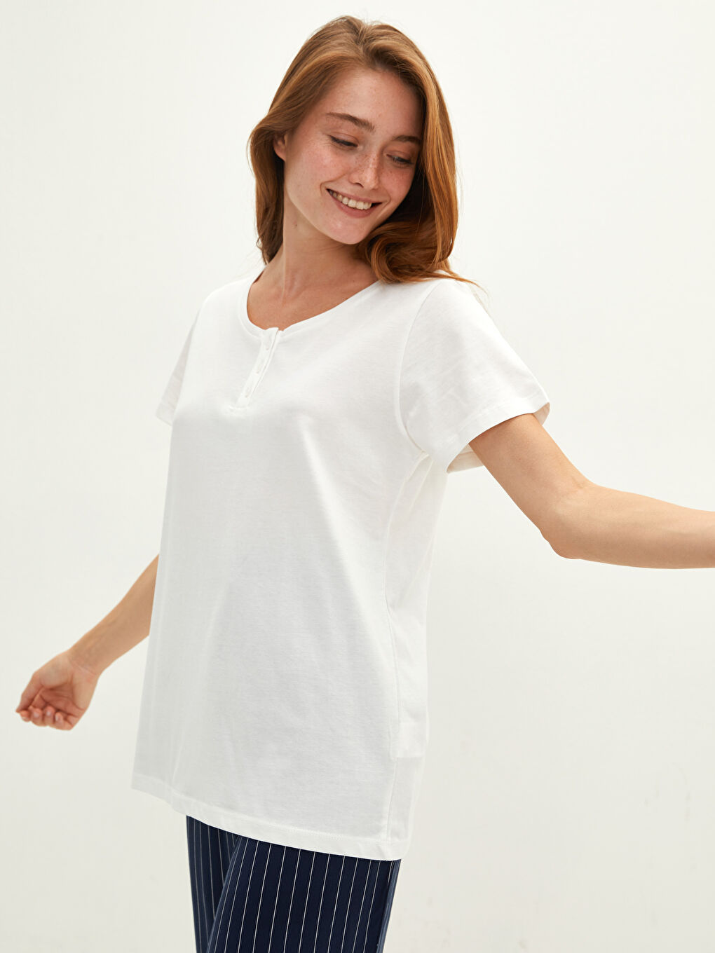 Ensemble de Pyjama Rayé à Manches Courtes et Col Rond pour Femmes