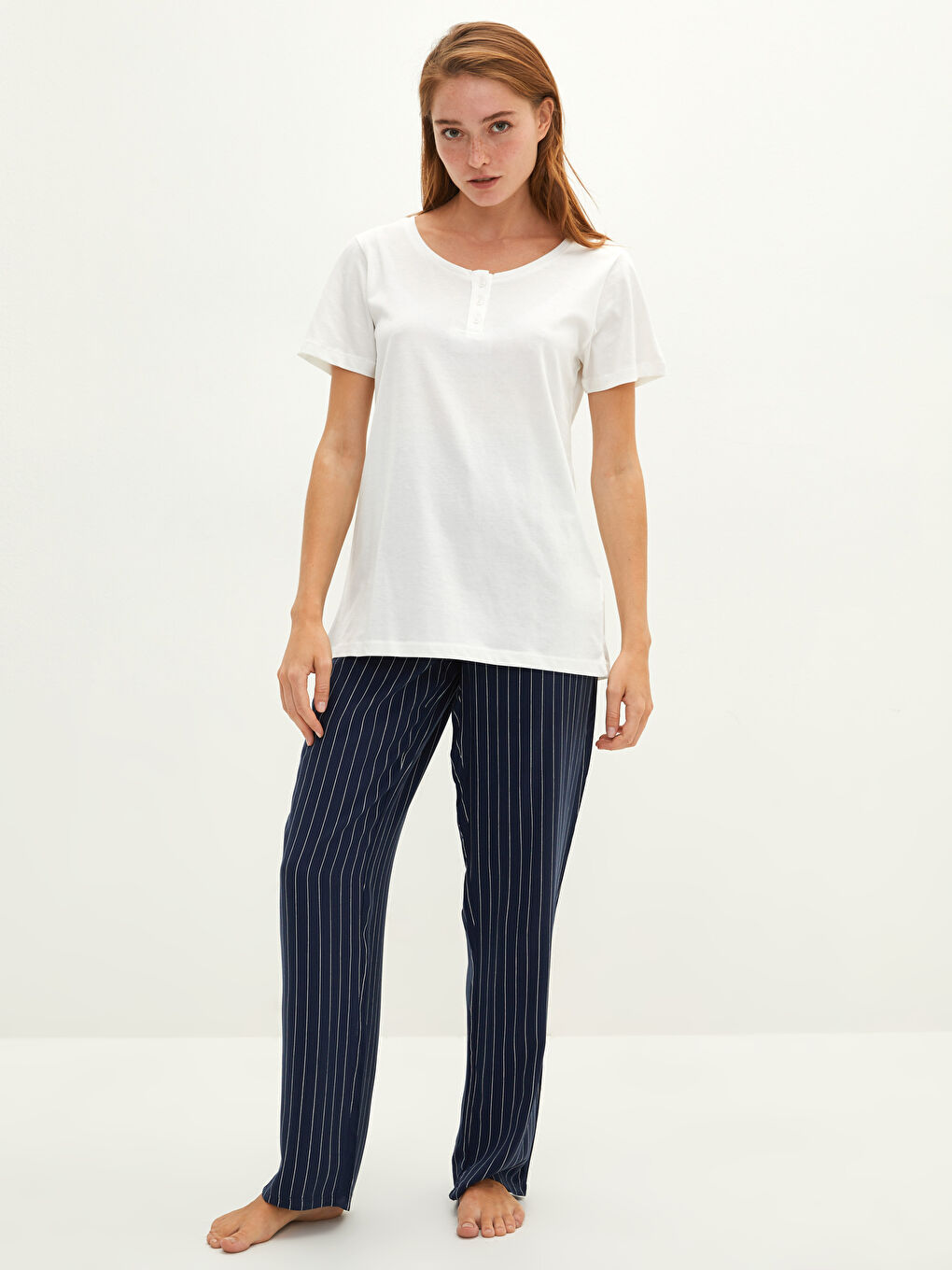 Ensemble de Pyjama Rayé à Manches Courtes et Col Rond pour Femmes-2