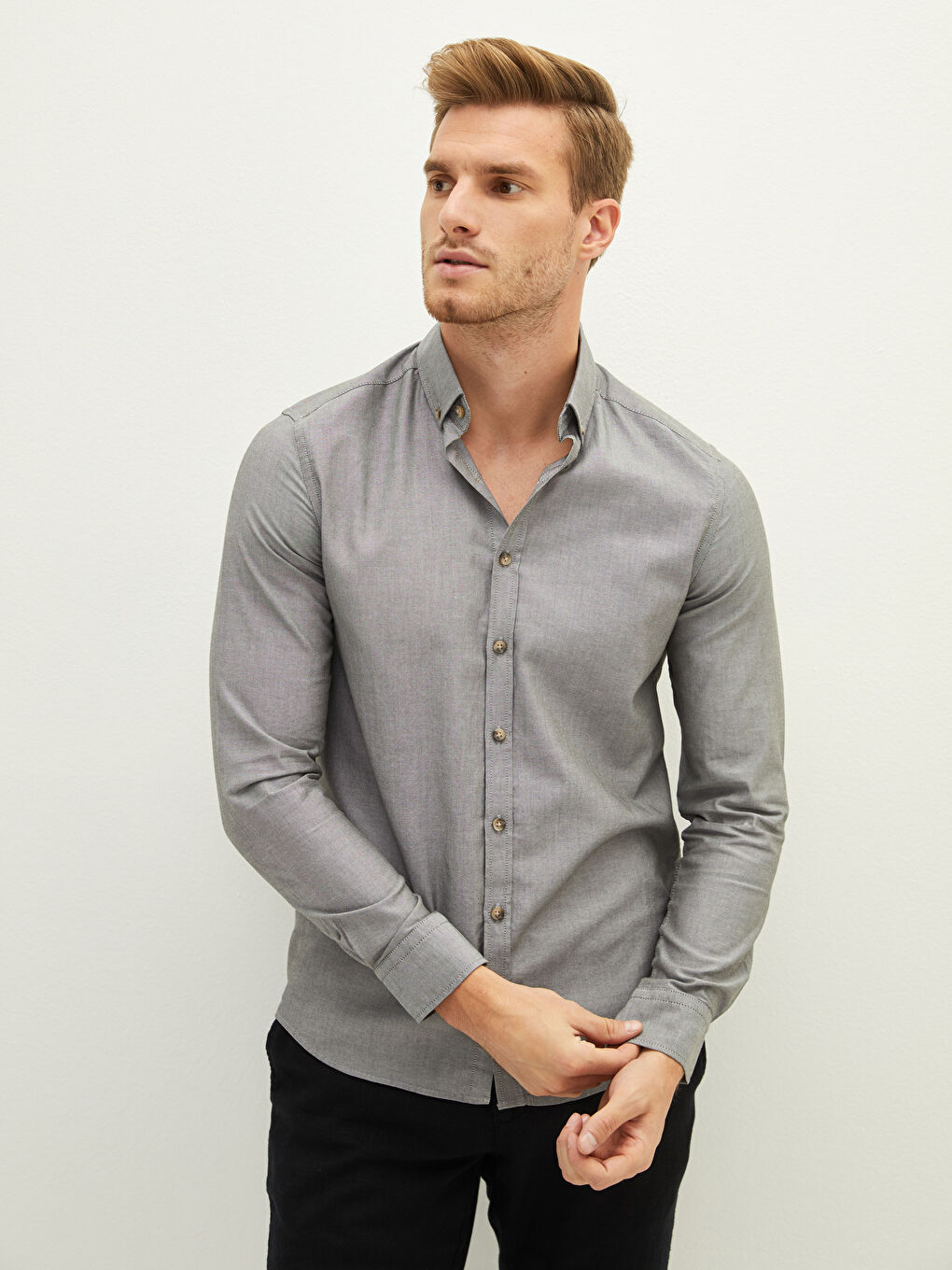 قميص رجالي قطن بأكمام طويلة وقصة ضيقة