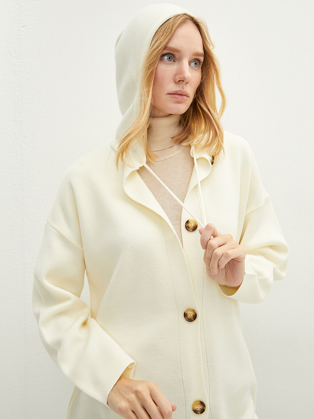 Bej Kapüşon Yaka Düz Uzun Kollu Kadın Triko Hırka-2