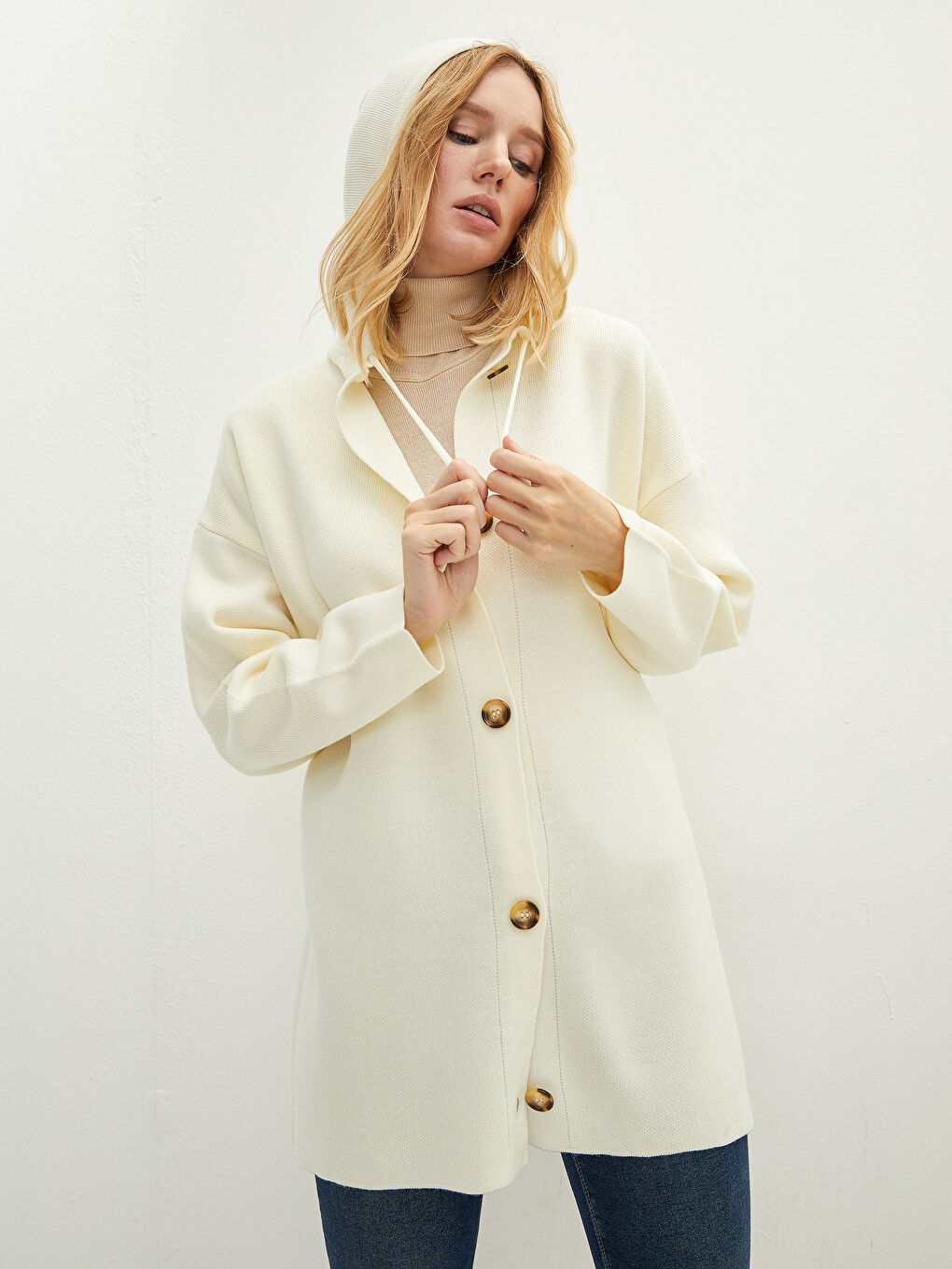 Bej Kapüşon Yaka Düz Uzun Kollu Kadın Triko Hırka-3