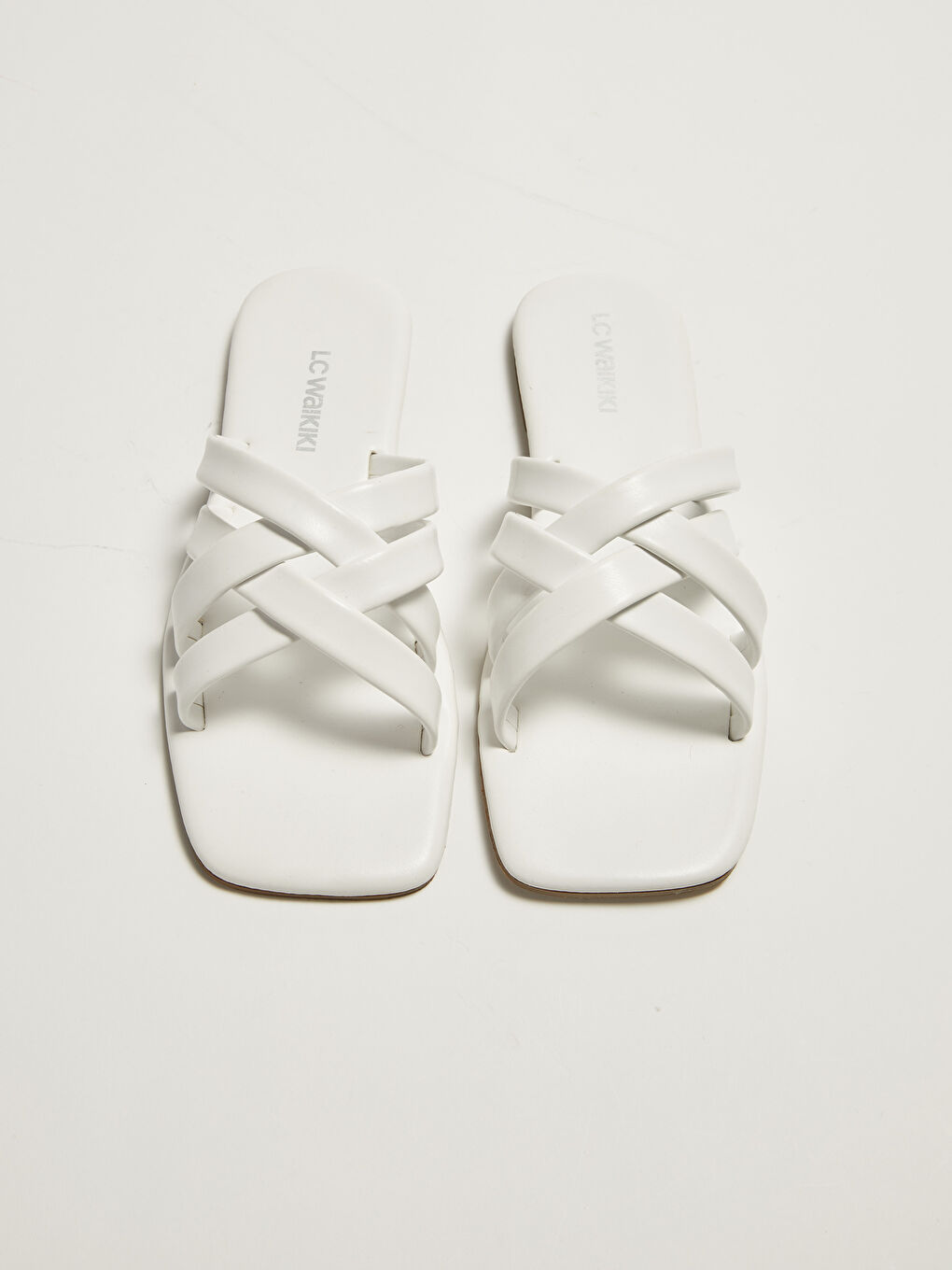 Beyaz Deri Görünümlü Çapraz Bantlı Kadın Terlik-2