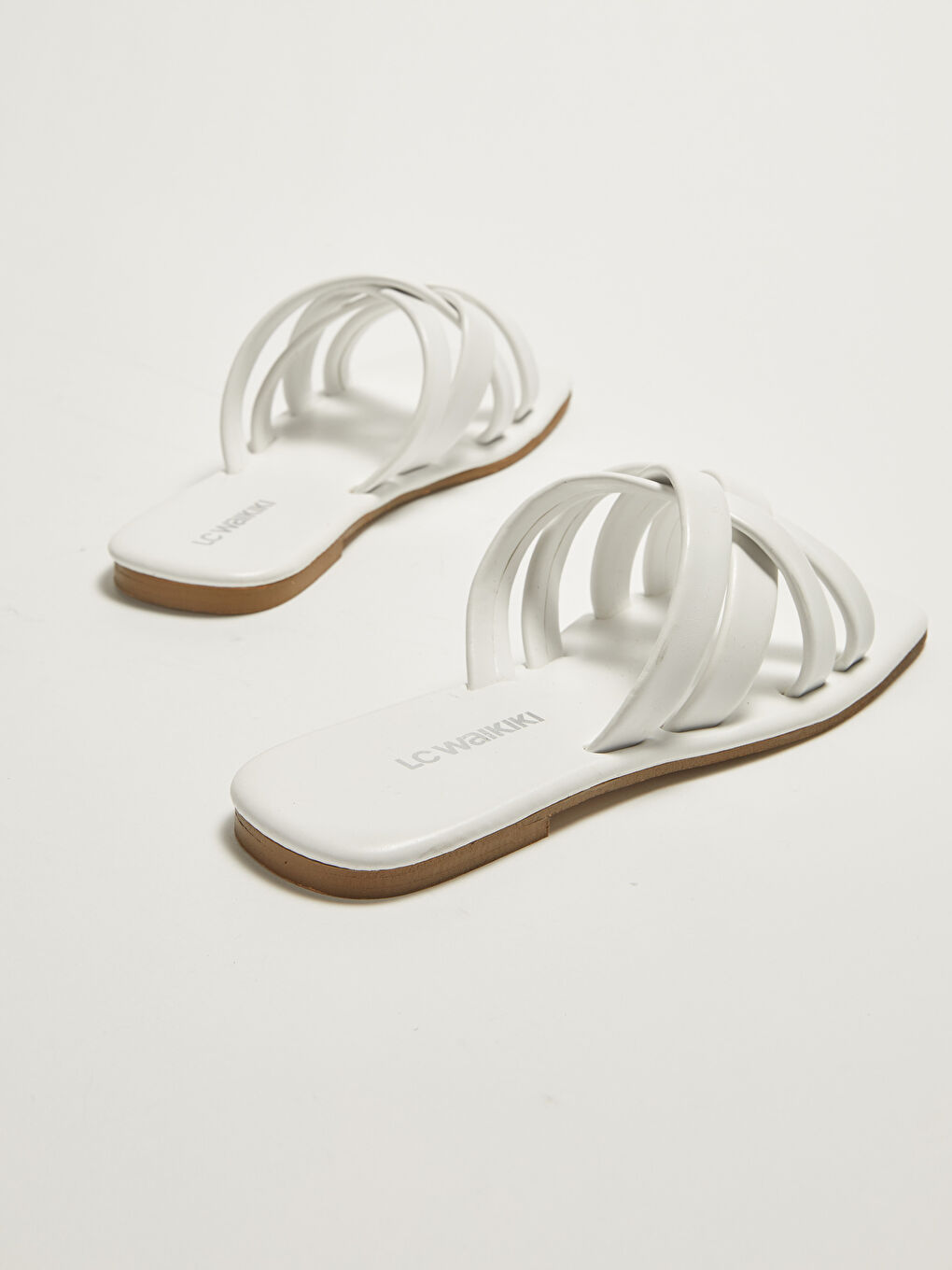 Beyaz Deri Görünümlü Çapraz Bantlı Kadın Terlik-4