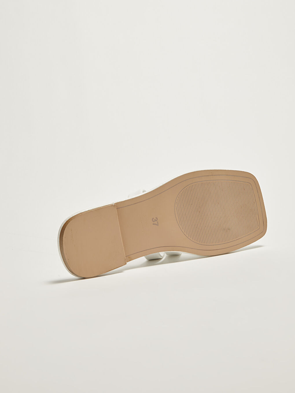 Beyaz Deri Görünümlü Çapraz Bantlı Kadın Terlik-5