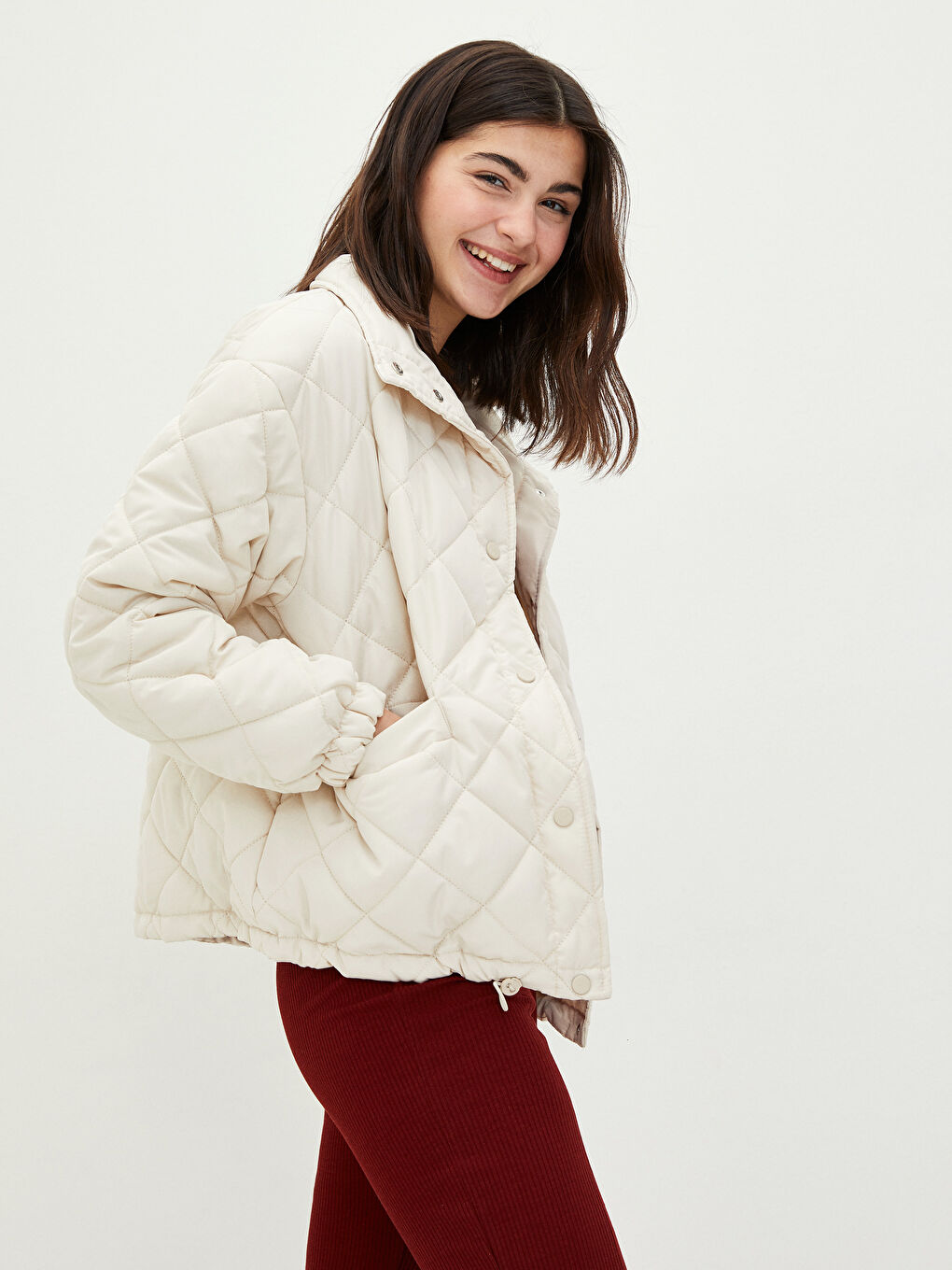 Bej Dik Yaka Kapitone Desenli Uzun Kollu İnce Kadın Şişme Mont-1