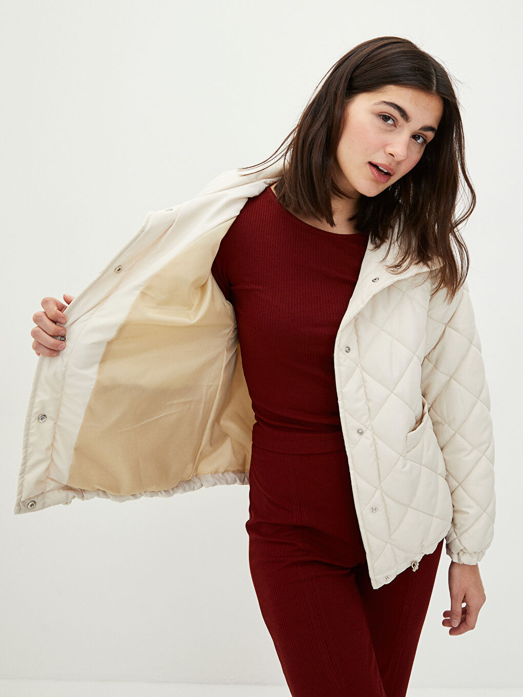 Bej Dik Yaka Kapitone Desenli Uzun Kollu İnce Kadın Şişme Mont-2