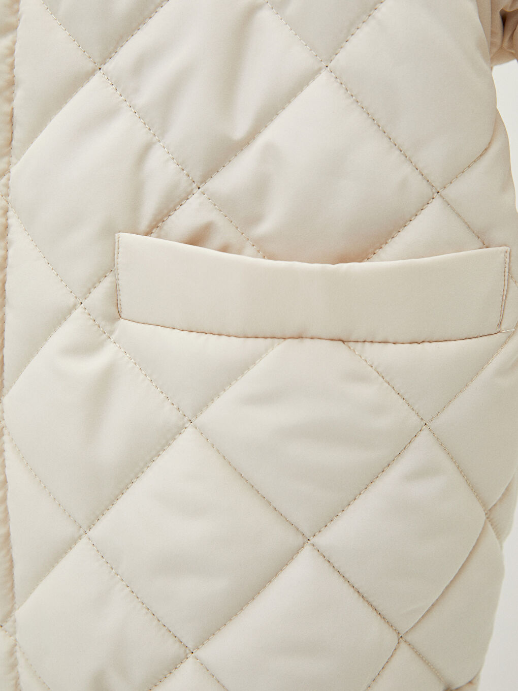 Bej Dik Yaka Kapitone Desenli Uzun Kollu İnce Kadın Şişme Mont-4