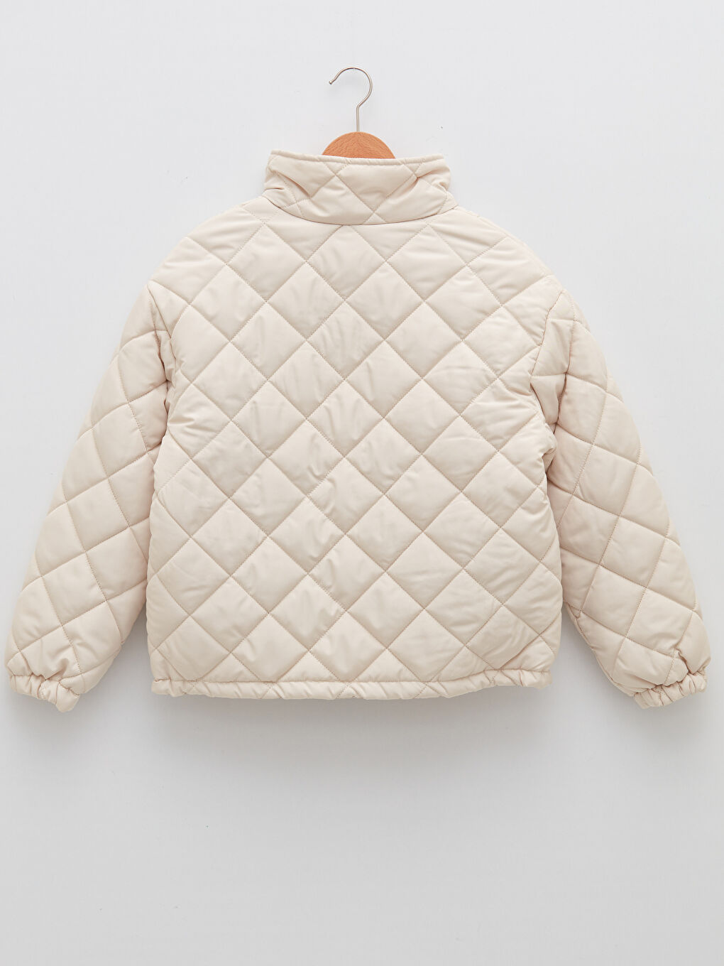 Bej Dik Yaka Kapitone Desenli Uzun Kollu İnce Kadın Şişme Mont-7