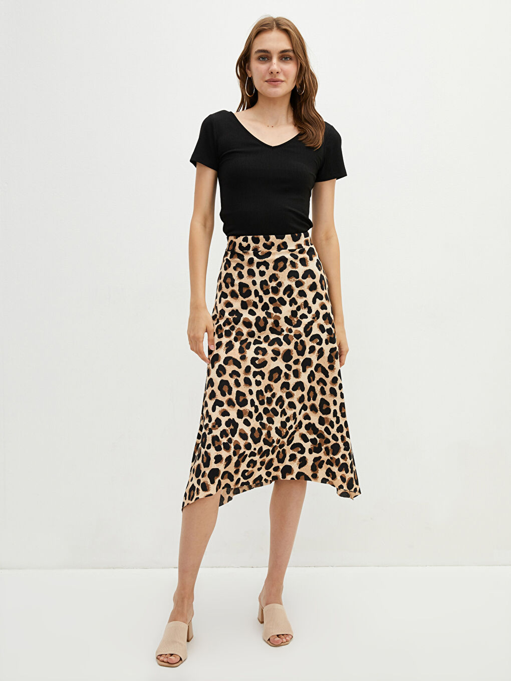 Siyah V Yaka Düz Kısa Kollu Kadın Tişört-1