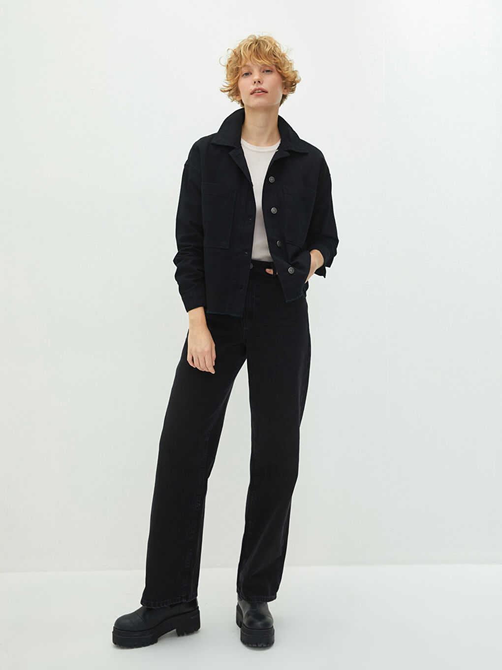 Siyah Gömlek Yaka Düz Uzun Kollu Cep Detaylı Poplin Kadın Ceket