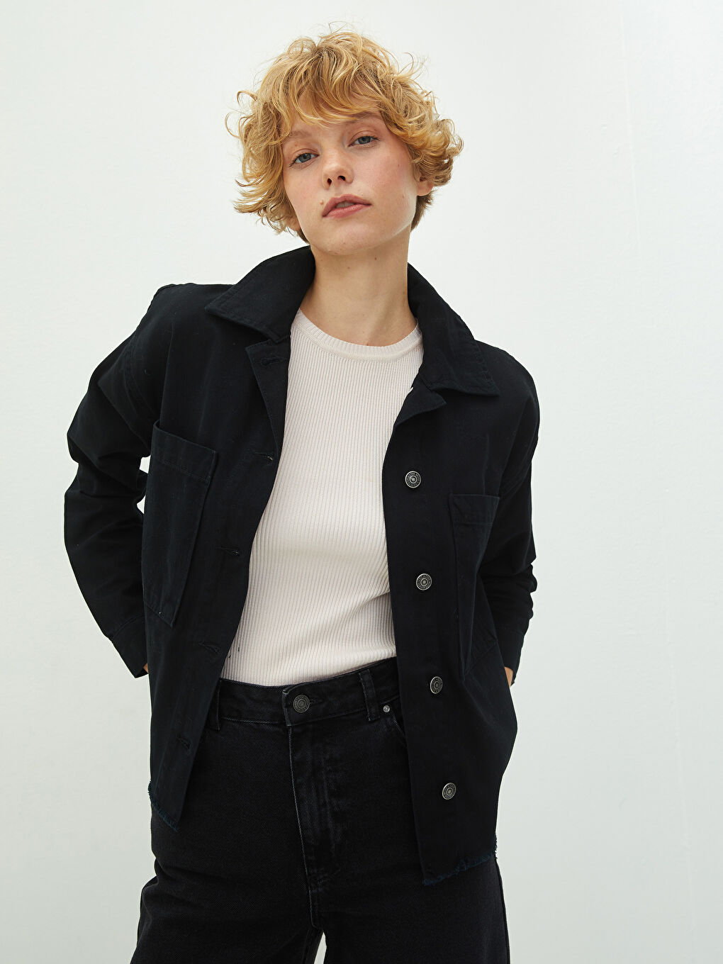 Siyah Gömlek Yaka Düz Uzun Kollu Cep Detaylı Poplin Kadın Ceket-1