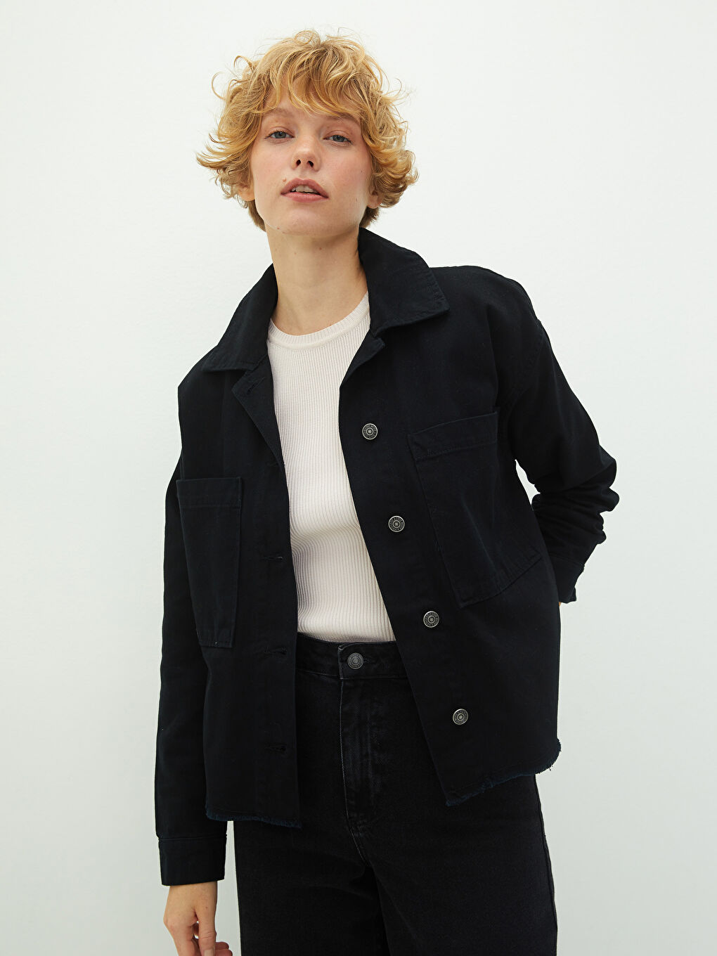 Siyah Gömlek Yaka Düz Uzun Kollu Cep Detaylı Poplin Kadın Ceket-2