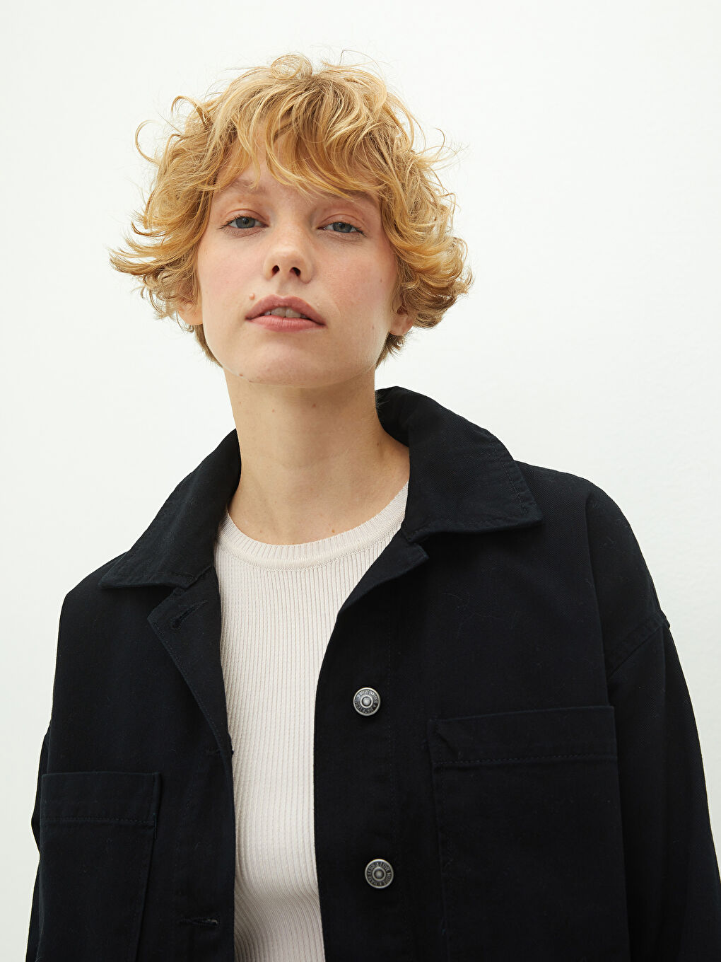 Siyah Gömlek Yaka Düz Uzun Kollu Cep Detaylı Poplin Kadın Ceket-4